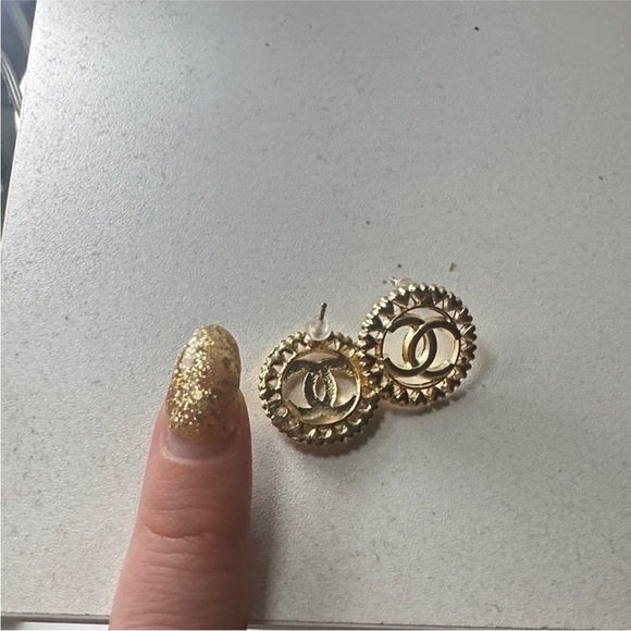 Chanel style stud earrings - Picture 5 of 5